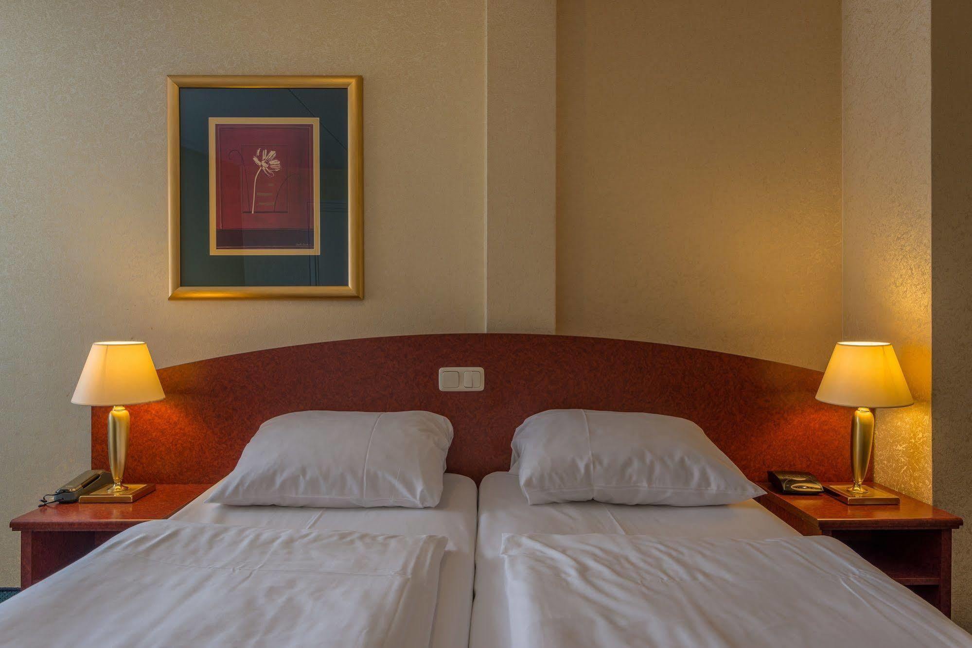 Prominent Inn Hotel Нордвейк Екстер'єр фото